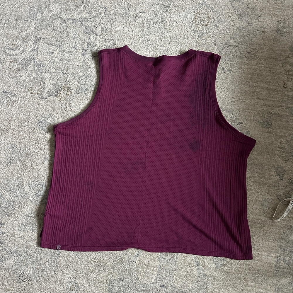 Lululemon women’s tie die crop tank
Size XL
Color : tie dyed purple